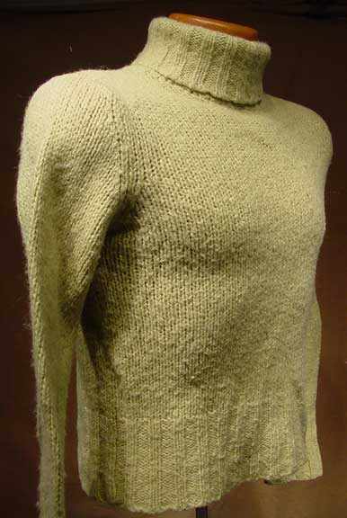 Woman's pale-green wool-acrylic turtleneck sweater by Old Navy in x-small/small size