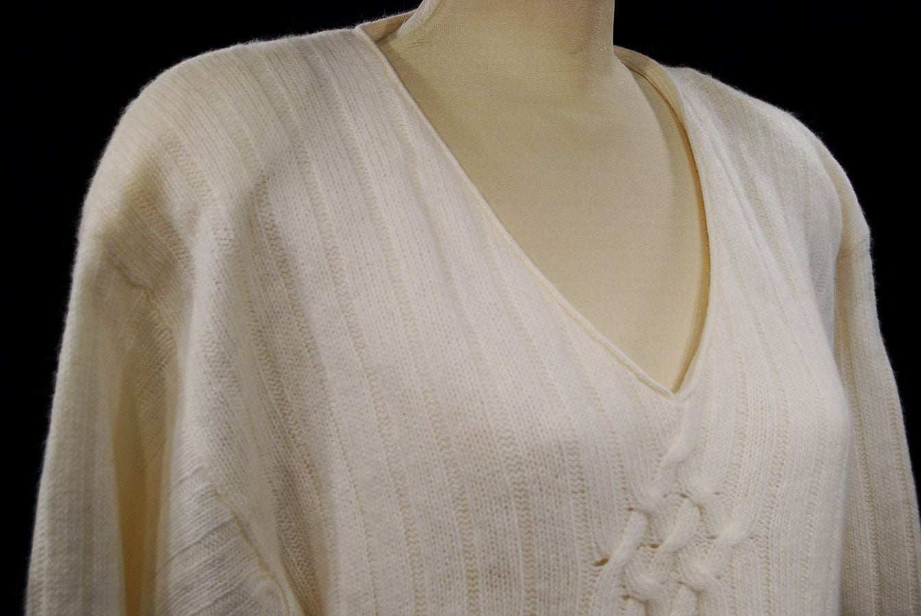 Plus-sized white angora V-neck sweater by New York Studio in XXL size