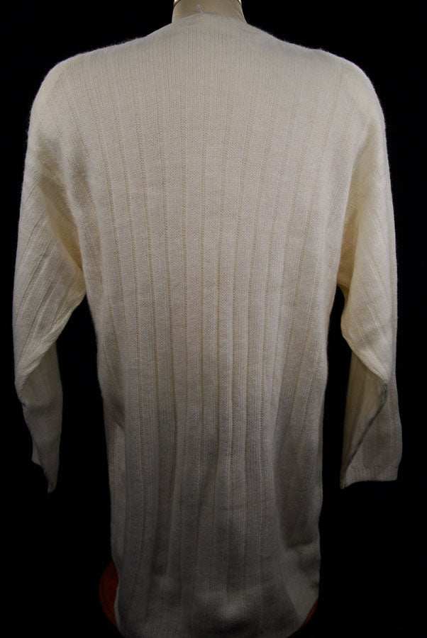 Plus-sized white angora V-neck sweater by New York Studio in XXL with ribbed texture