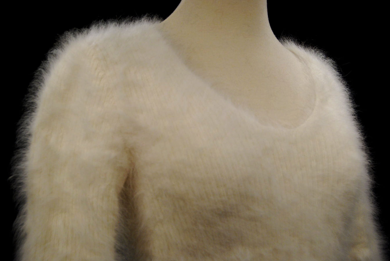 Woman's Sexy Cropped 3/4-Sleeve Angora Sweater