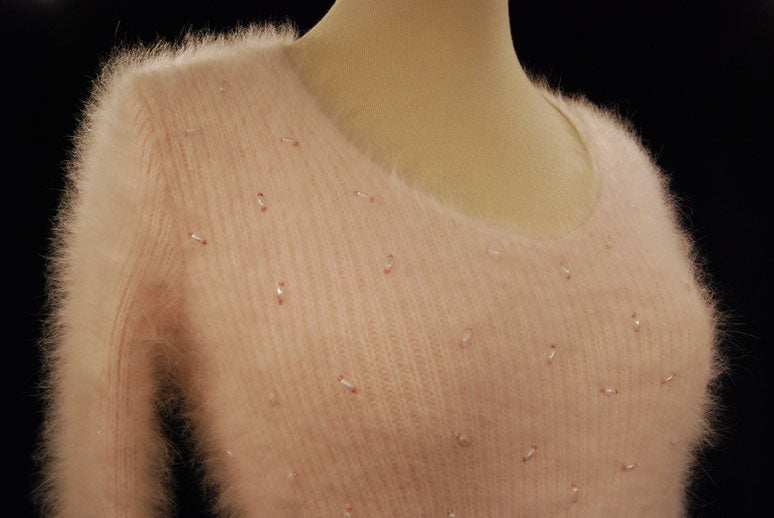 Woman's sexy cropped ribbed angora sweater with 3/4 sleeves and V-neck in soft pink