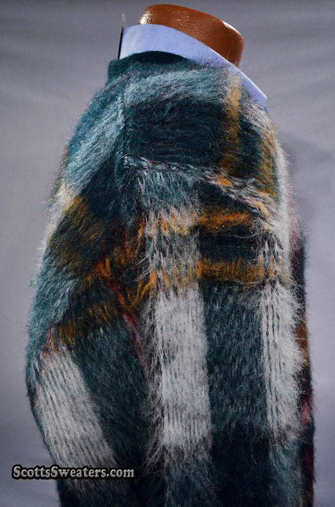 Klassischer Retro-Pullover aus zotteligem, kariertem Mohair mit V-Ausschnitt