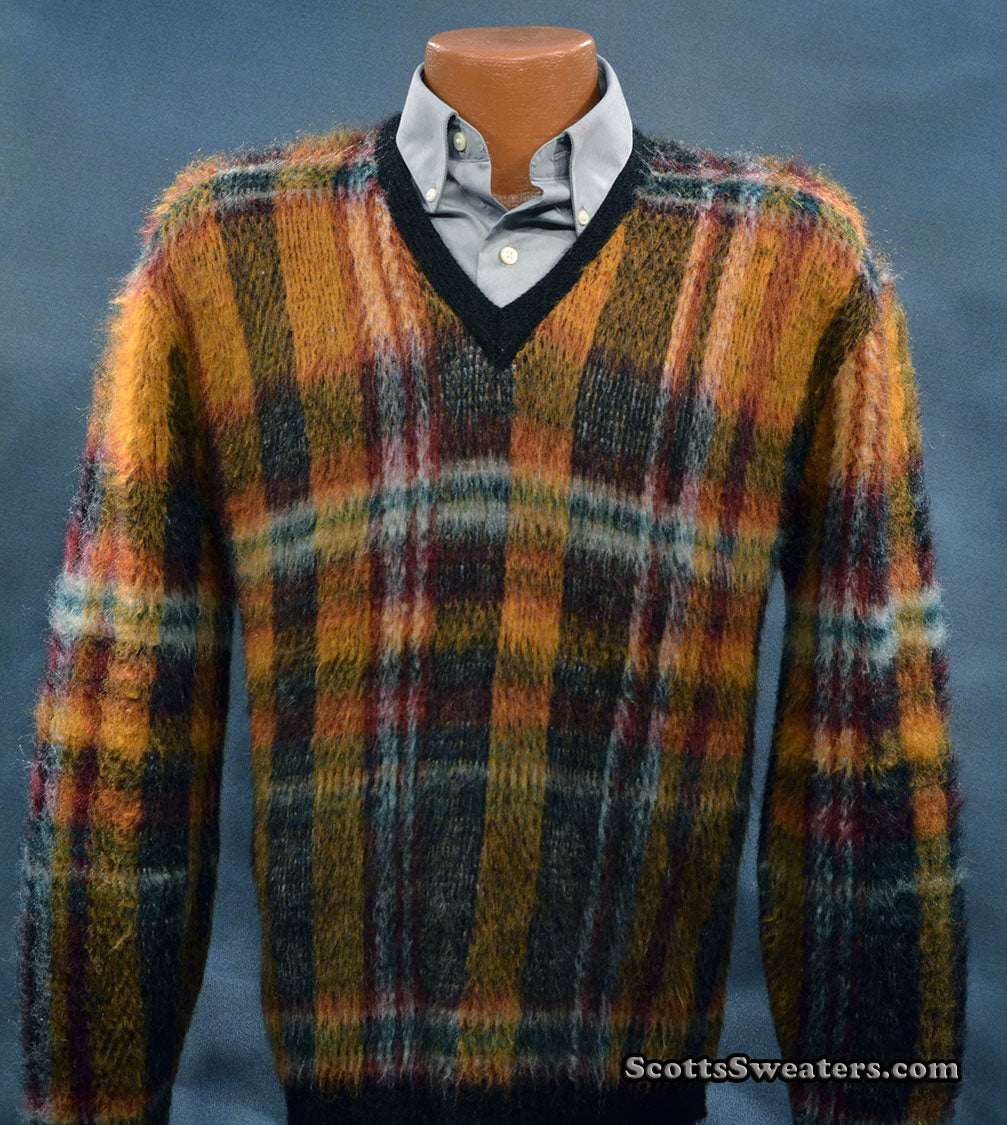 Klassischer Retro-Pullover aus zotteligem, kariertem Mohair mit V-Ausschnitt