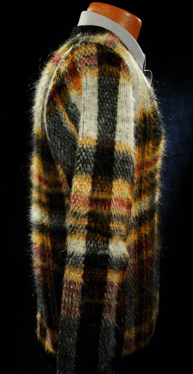 Klassischer Retro-Pullover aus zotteligem, kariertem Mohair mit V-Ausschnitt