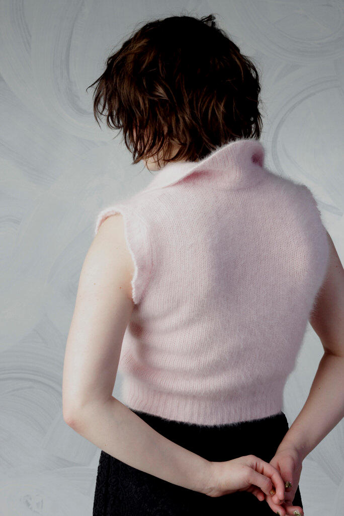 Moda Intlのレディース ピンク アンゴラ クロップトップ ポロネック セーター