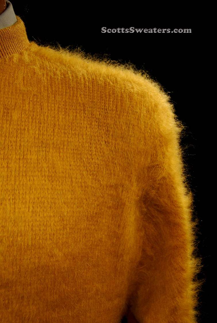 レトロなゴールデンシャギーモヘアクルーネックセーター