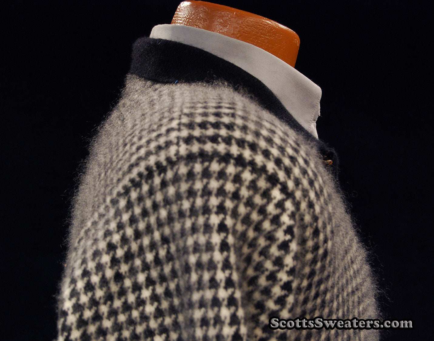 Black and white checkered men's cashmere polo-neck sweater by Forte Prive in X-Small/Small size