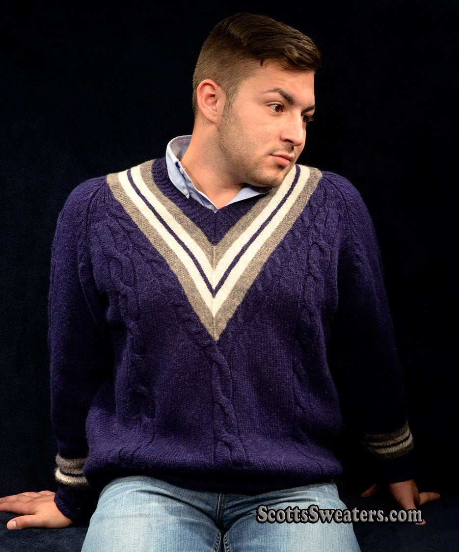 Men's navy-blue wool V-neck tennis sweater by The Gap, medium size, pre-owned