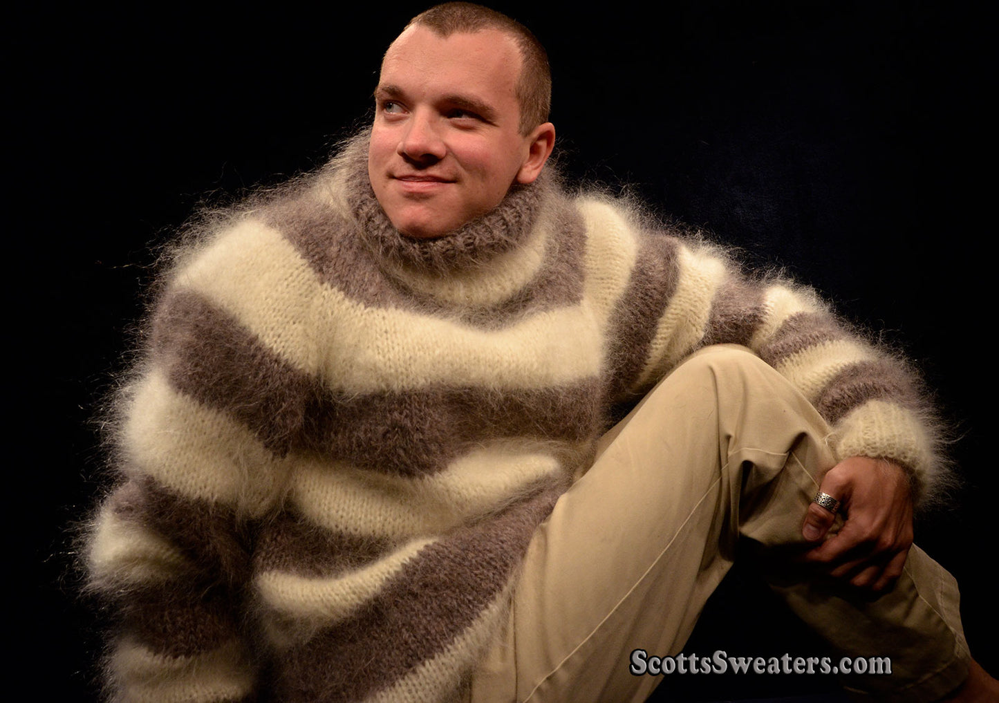 Handgestrickter Rollkragenpullover aus Mohair mit Streifen für Herren