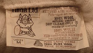 Hilda Ltd.の女性用アイスランドウール タートルネック セーター。