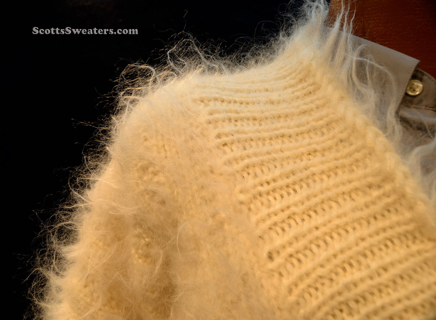 Handgestrickter Mohairpullover mit Schalkragen für Herren