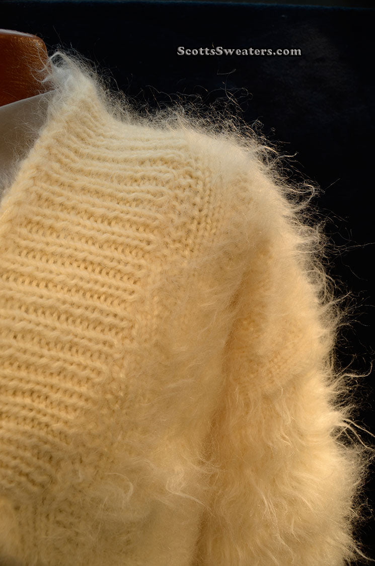 Handgestrickter Mohairpullover mit Schalkragen für Herren