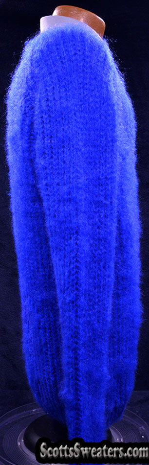 Handgestrickter Mohair-Pullover mit Rundhalsausschnitt für Herren in Elektrischblau