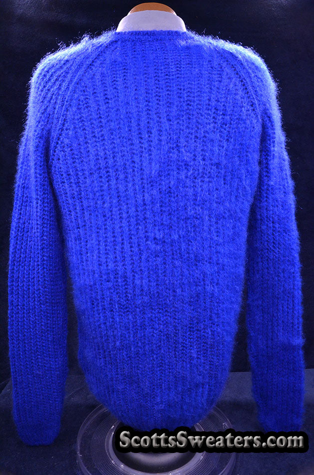 Handgestrickter Mohair-Pullover mit Rundhalsausschnitt für Herren in Elektrischblau