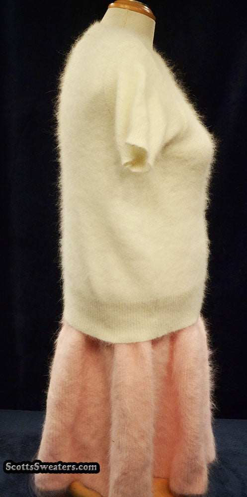 Woman's short angora skirt with elastic waistband in soft pink color