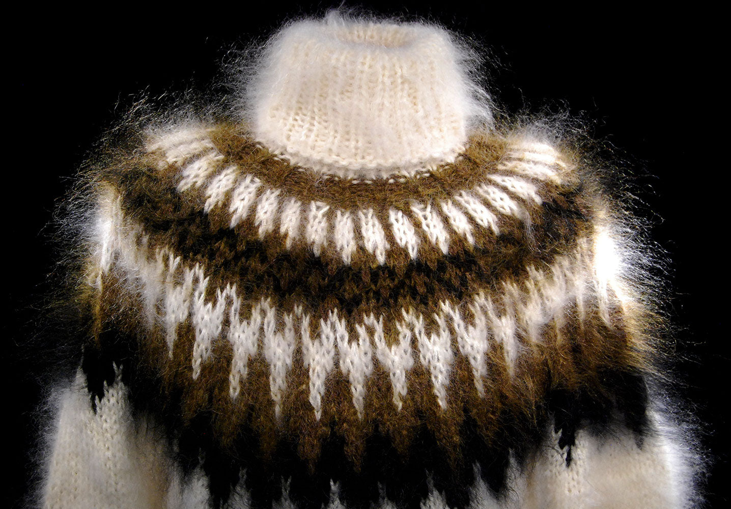 Handgestrickter Mohair-Rollkragenpullover für Herren
