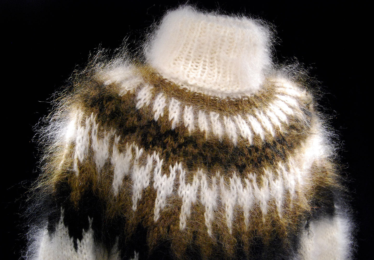 Handgestrickter Mohair-Rollkragenpullover für Herren