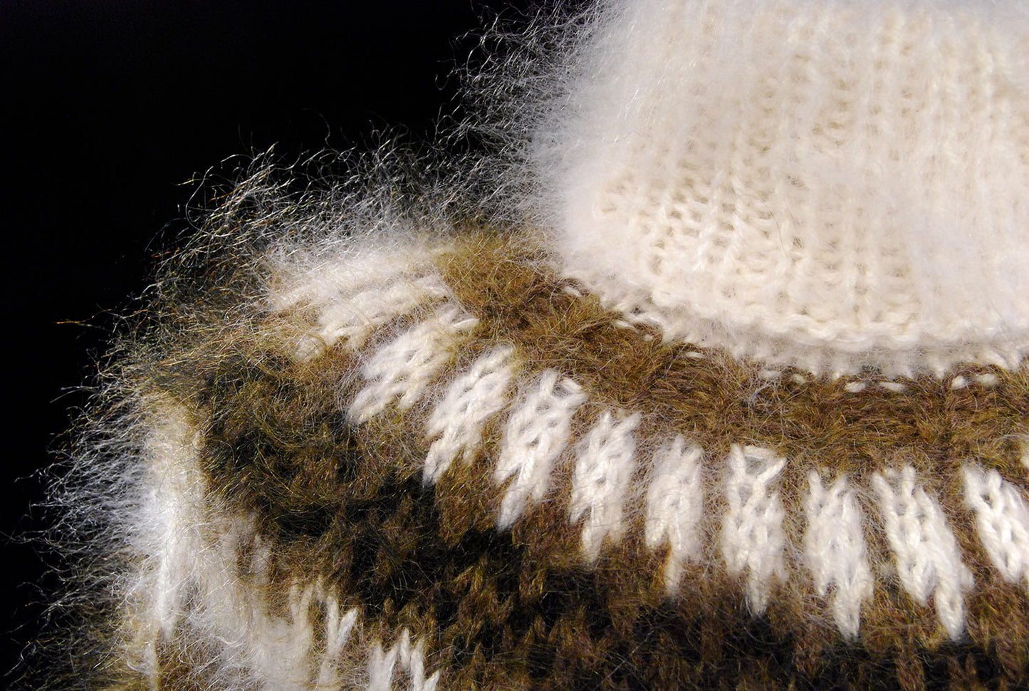 Handgestrickter Mohair-Rollkragenpullover für Herren