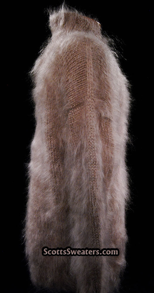 Handgestrickter Herrenpullover aus Mohair mit Schalkragen