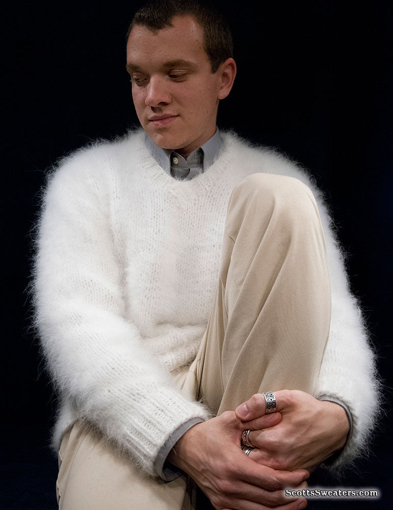 Handgestrickter, luxuriöser Angora-Pullover aus Farmzucht für Herren