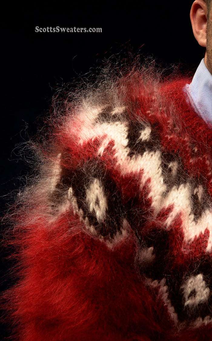 Dunkelroter handgestrickter Rundhalspullover aus Mohair