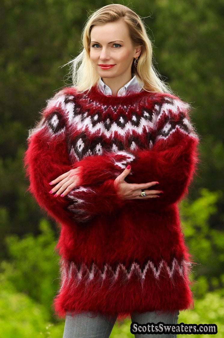 Dunkelroter handgestrickter Rundhalspullover aus Mohair