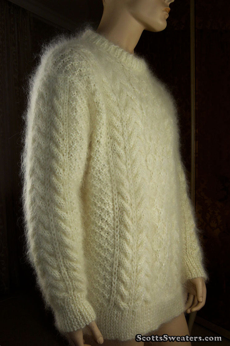Flauschiger, handgestrickter Mohairpullover für Herren