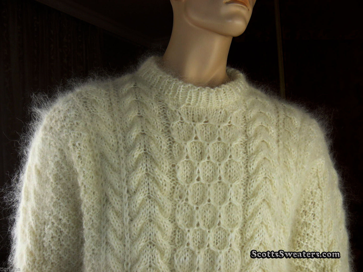 Flauschiger, handgestrickter Mohairpullover für Herren