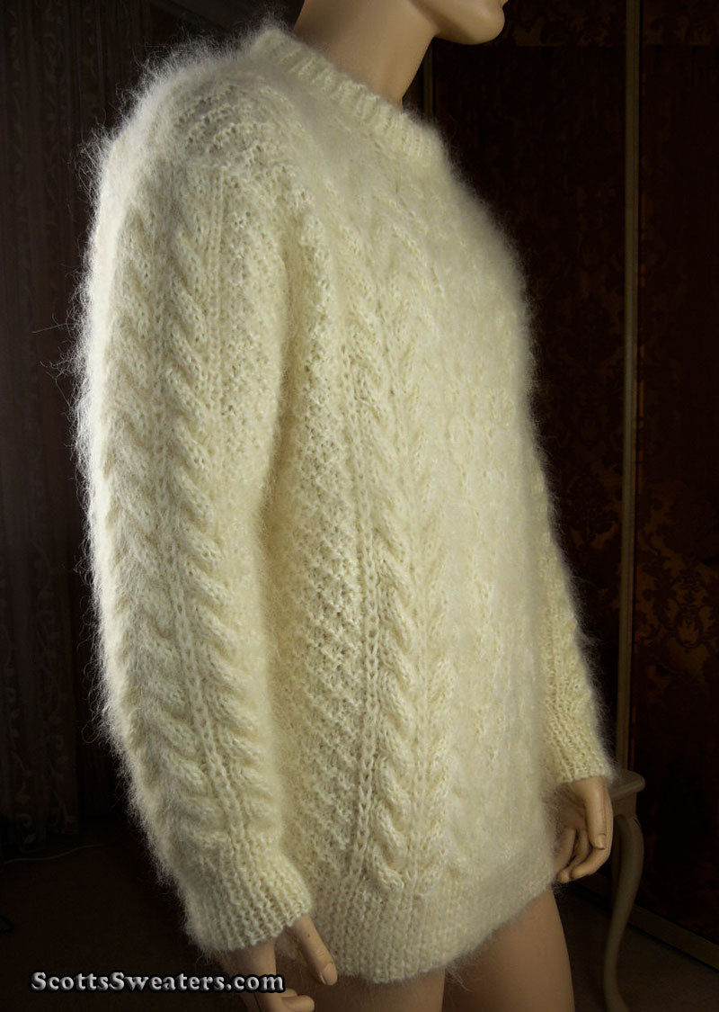 Flauschiger, handgestrickter Mohairpullover für Herren