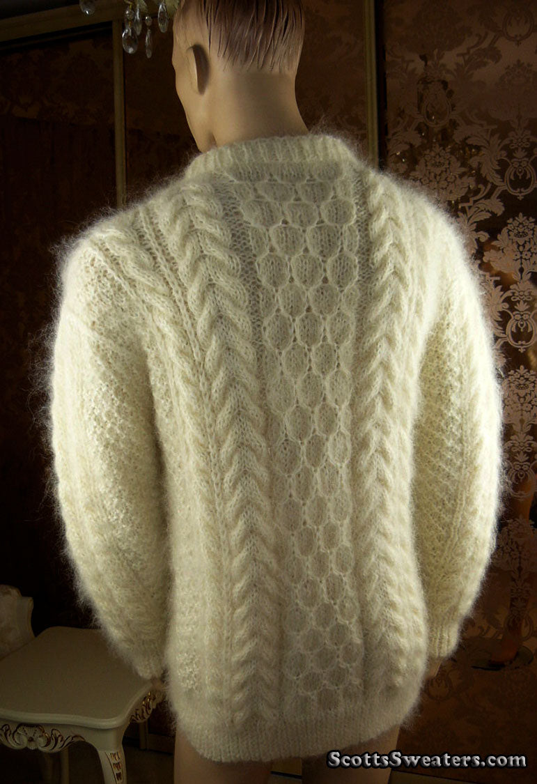 Flauschiger, handgestrickter Mohairpullover für Herren