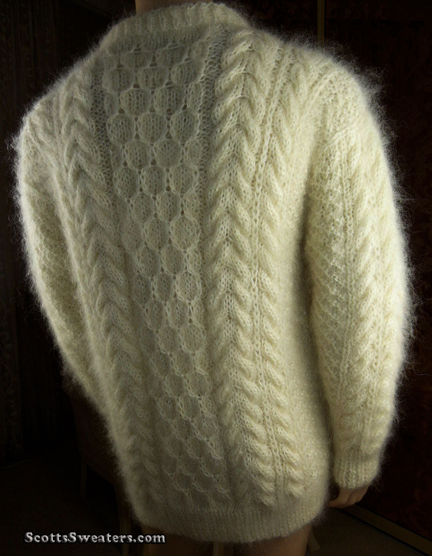 Flauschiger, handgestrickter Mohairpullover für Herren