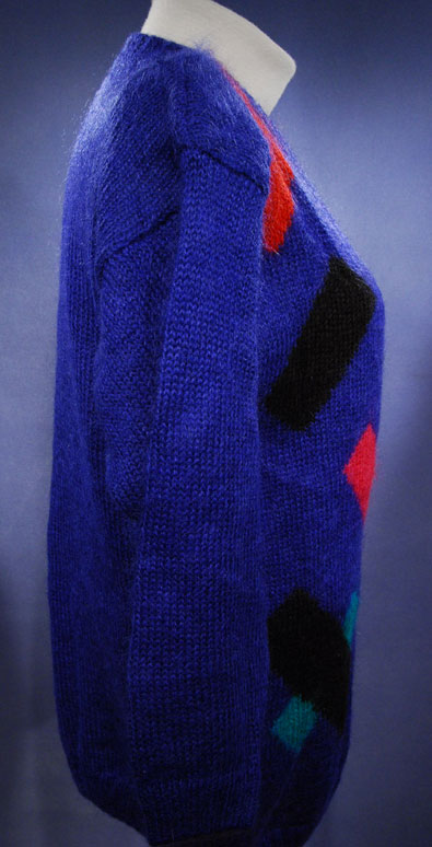Farbenfroher Damenpullover mit tiefem V-Ausschnitt in Juwelentönen von Nell Flowers