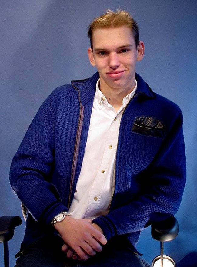 Men's retro zipper-front royal blue wool cardigan with black leather-trimmed pockets in X-Small size