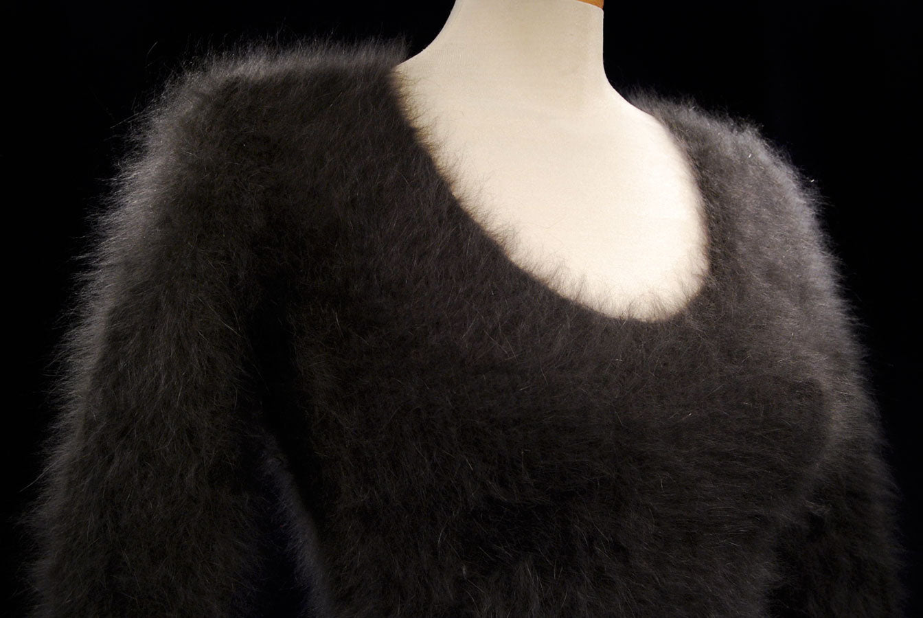 Woman's Sexy Cropped 3/4-Sleeve Angora Sweater