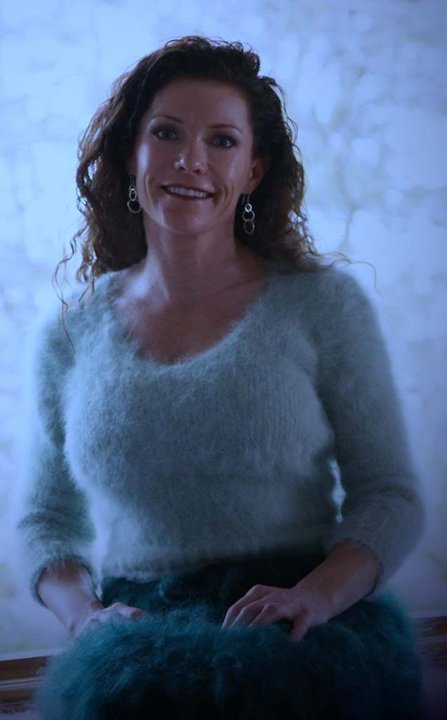 Woman's Sexy Cropped 3/4-Sleeve Angora Sweater