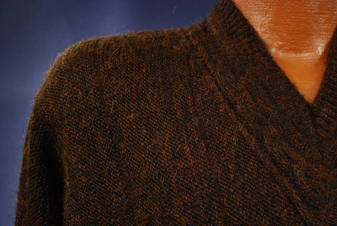Weicher bronzefarbener Alpaka-Pullover mit V-Ausschnitt für Herren