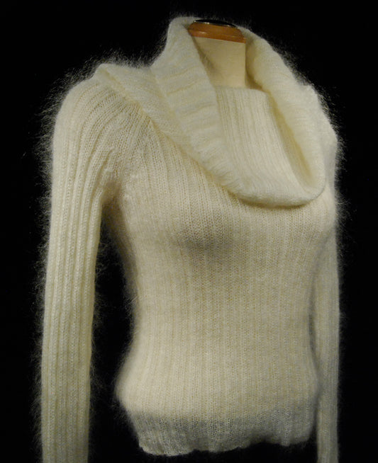 Weißer Mohairpullover mit Wasserfallausschnitt für Damen
