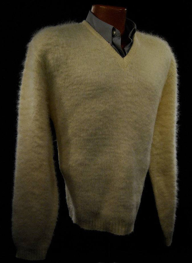 Retro ivory original mohair V-neck sweater by Arrow Cum Laude medium size