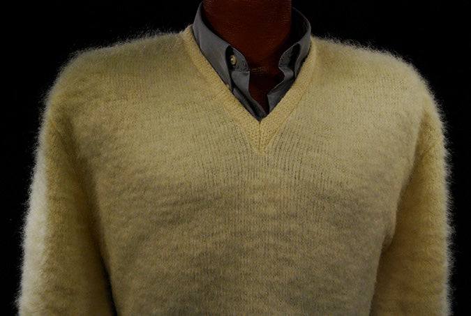 Retro ivory original mohair V-neck sweater by Arrow Cum Laude, medium size