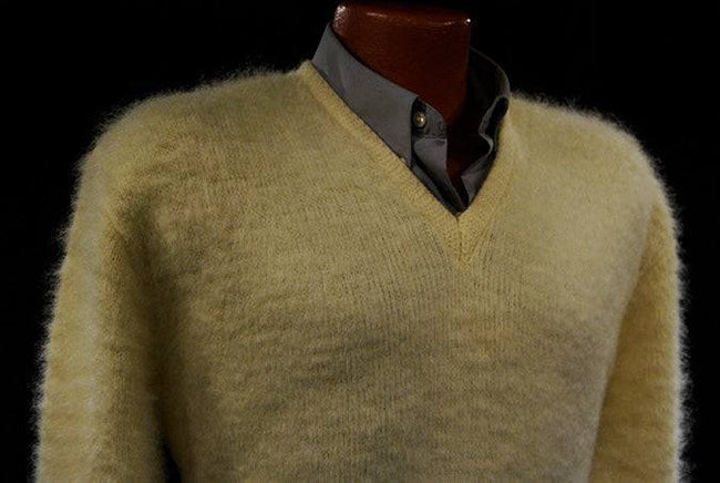 Retro ivory original mohair V-neck sweater by Arrow Cum Laude medium size
