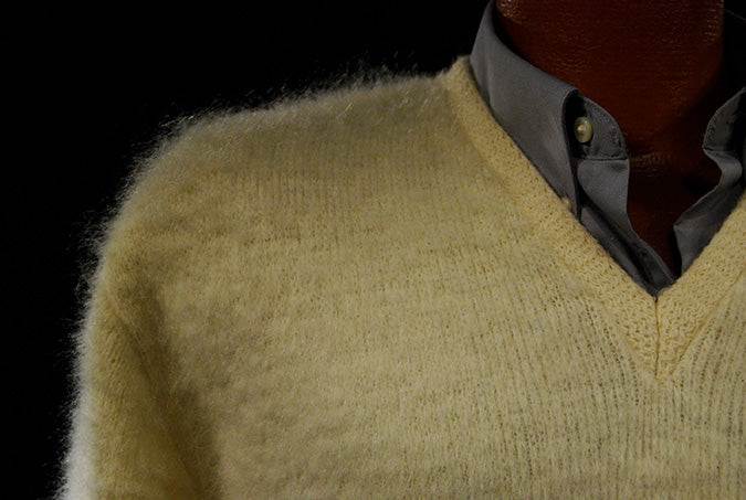 Retro ivory original mohair V-neck sweater by Arrow Cum Laude medium size