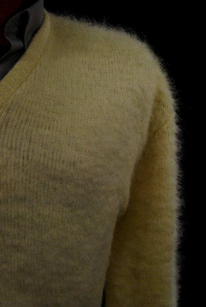 Retro ivory original mohair V-neck sweater by Arrow Cum Laude medium size