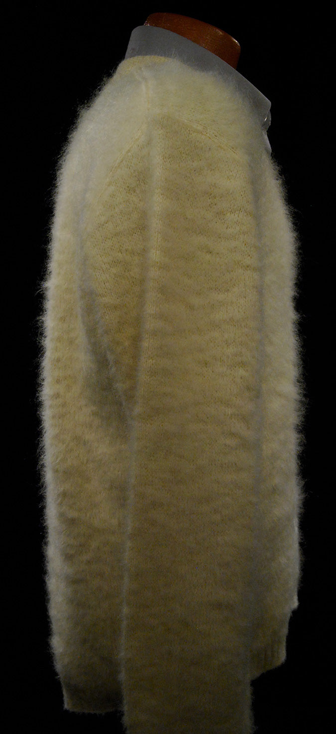 Retro Elfenbein Original Mohair V-Ausschnitt Pullover von Arrow Cum Laude