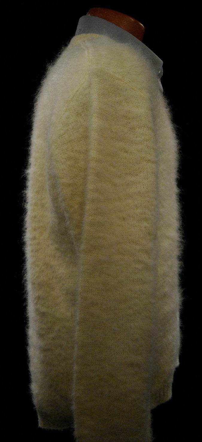 Retro ivory original mohair V-neck pullover sweater by Arrow Cum Laude medium size