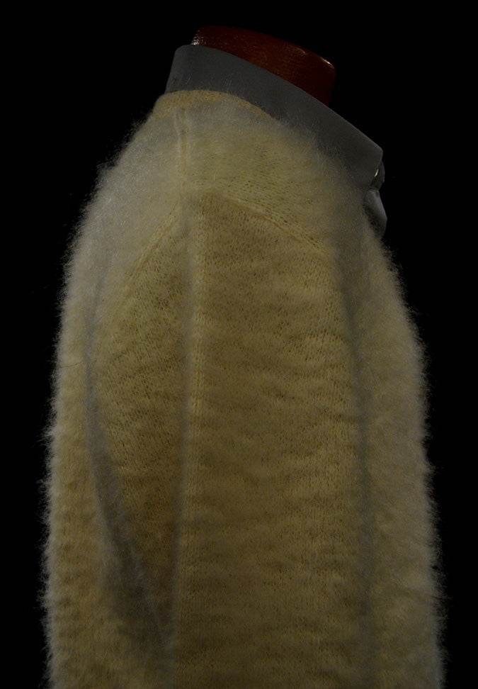 Retro ivory original mohair V-neck sweater by Arrow Cum Laude medium size
