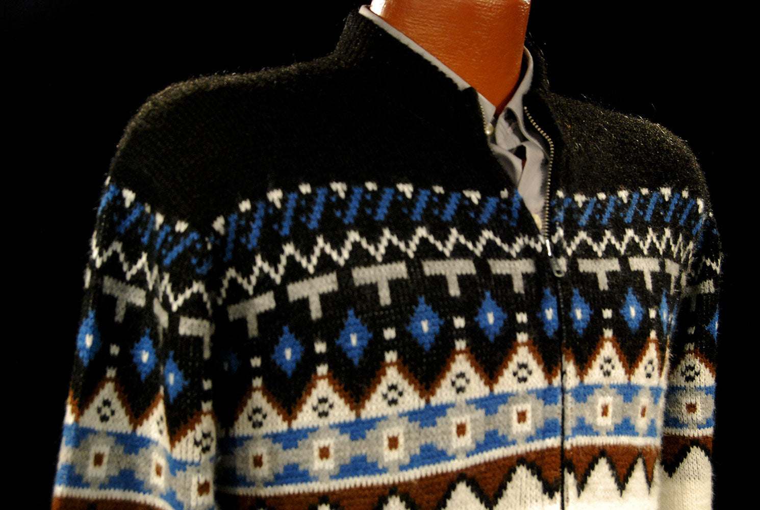 Men's retro zipper-front white cardigan with Native American design and front pockets, size small