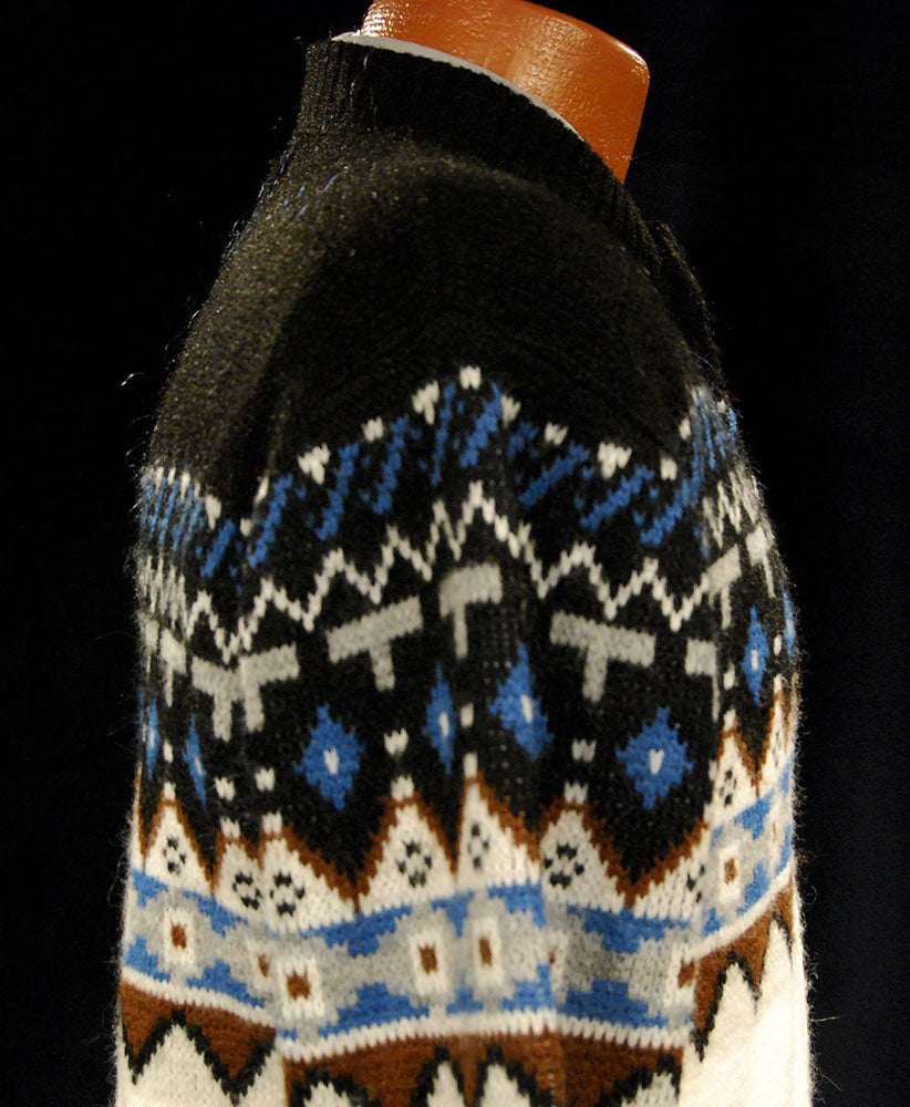 Men's retro zipper-front white cardigan sweater with Native American design and front pockets, size small
