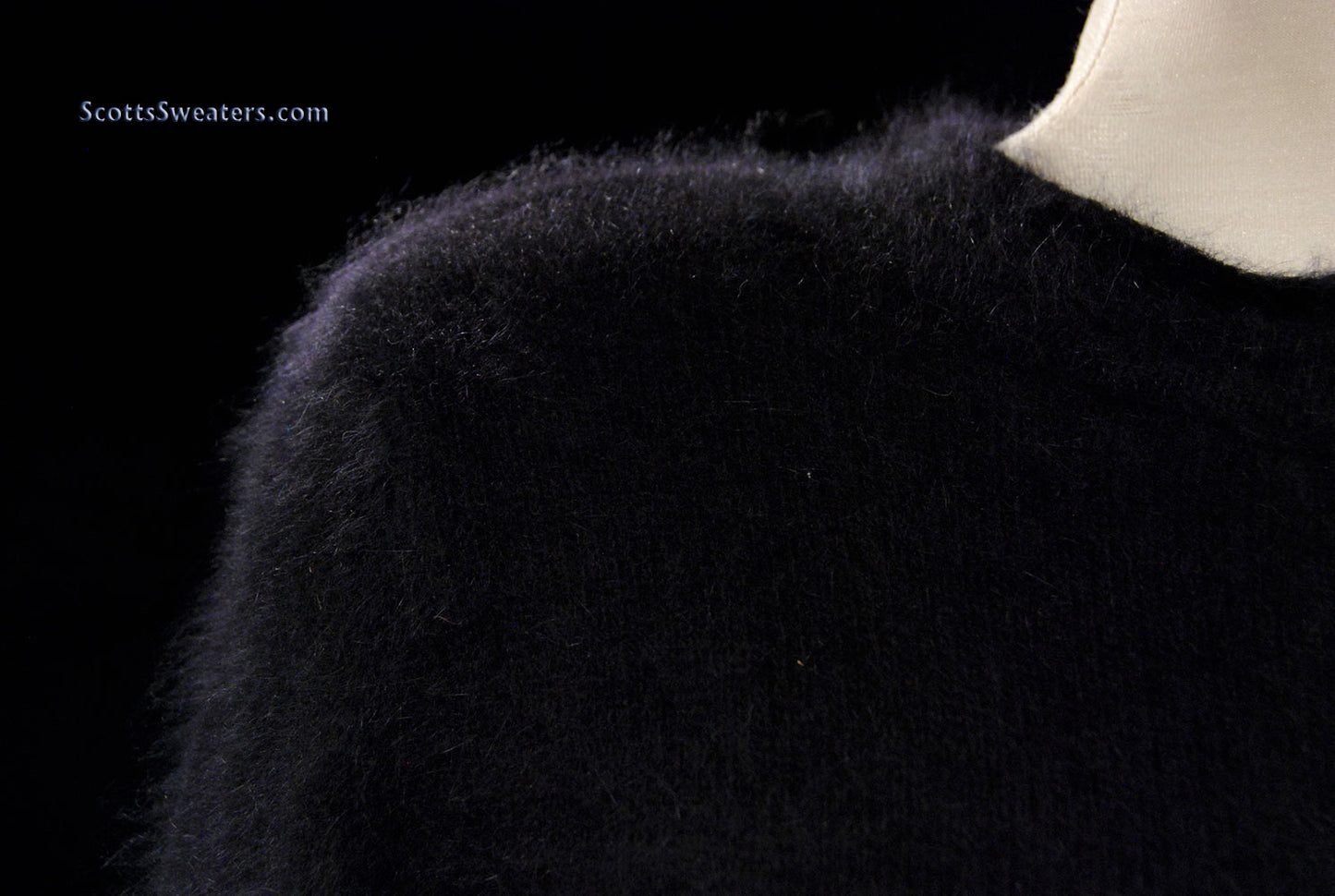 Schwarzer Angora-Rundhalspullover für Damen von Express Tricot