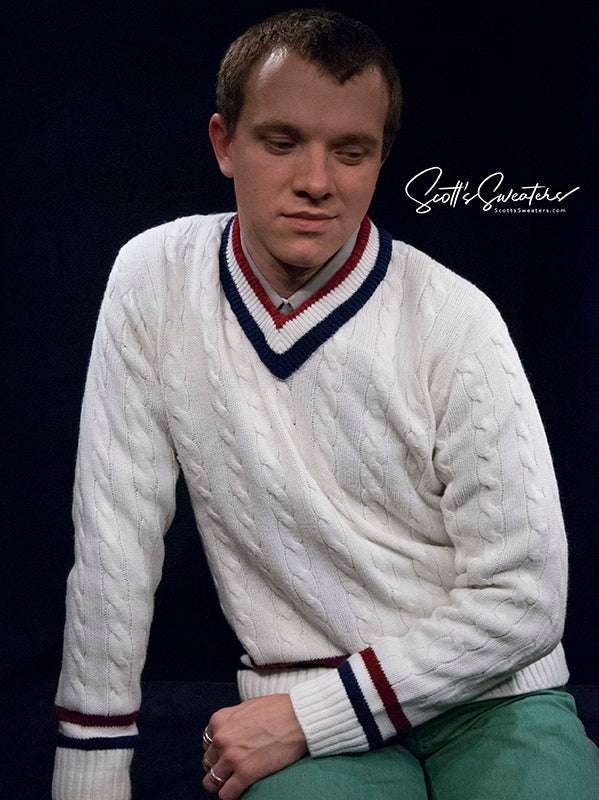Men's retro cable-knit V-neck tennis sweater size small 100% acrylic pre-owned