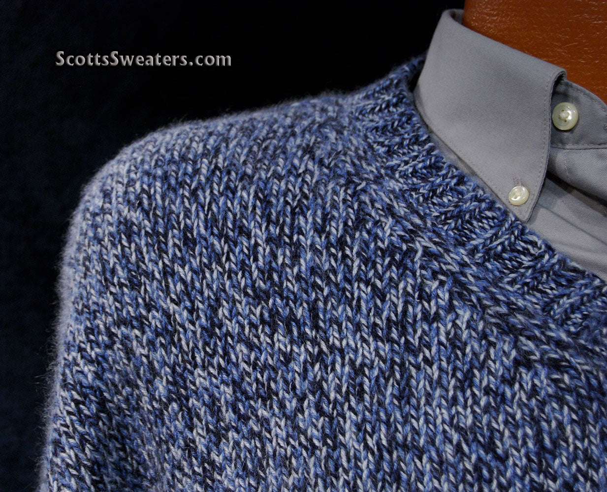 Blue and black tweed knit men's cashmere V-neck sweater by Daniel Cremieux in XL/XXL size